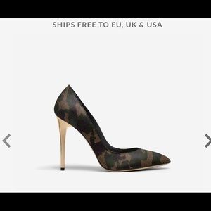 Camo high heels with gold heel